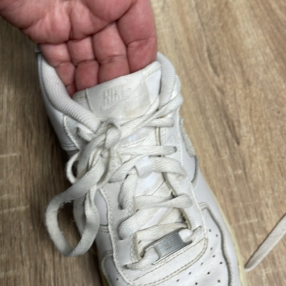 Nike Air Force 1 Unisex Youth Sneakers White on White Leather Basketball Size 7Y - Picture 7 of 11